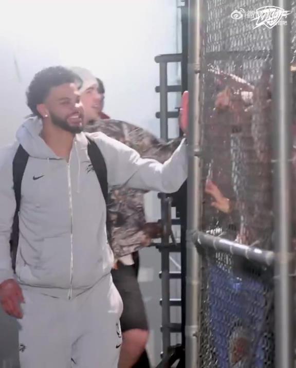 68勝歷史第五傲人戰(zhàn)績！雷霆全員回到OKC，當?shù)厍蛎詿崆榻訖C